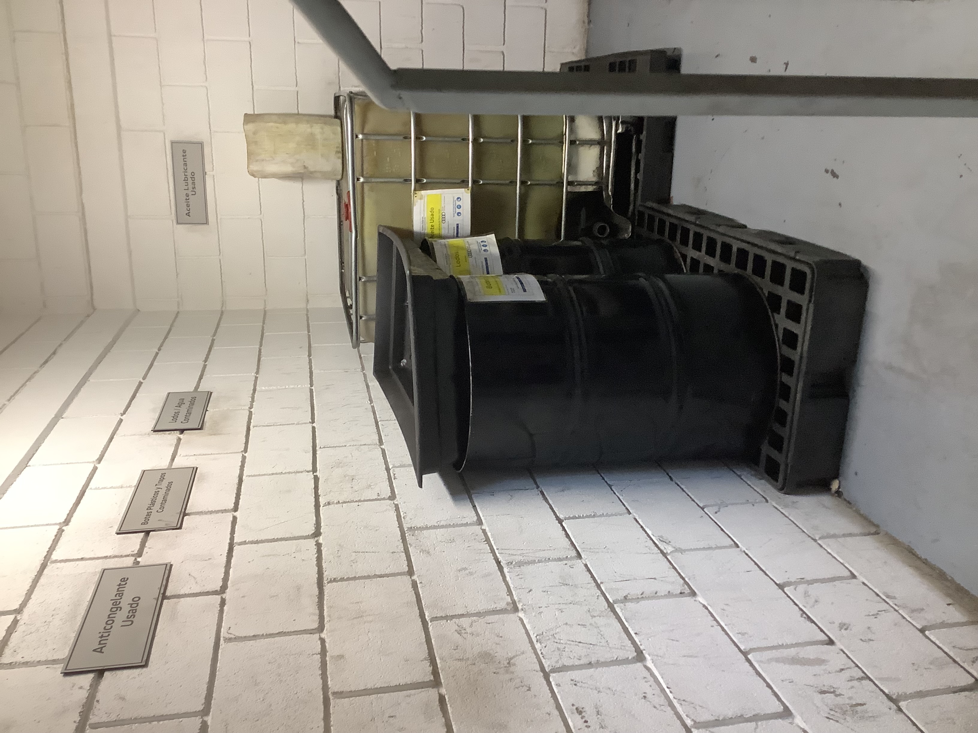 ATRP — Almacén Temporal Residuos Peligrosos (vista interior)